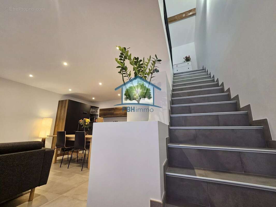 Appartement à THURINS