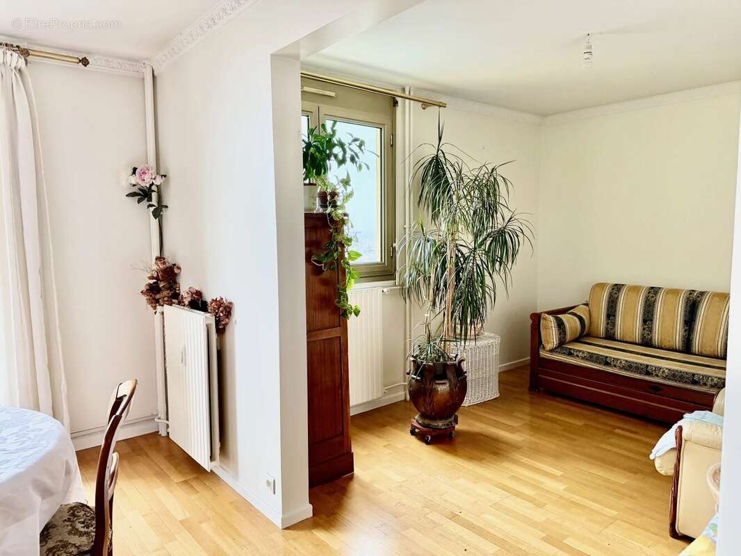 Appartement à LES LILAS