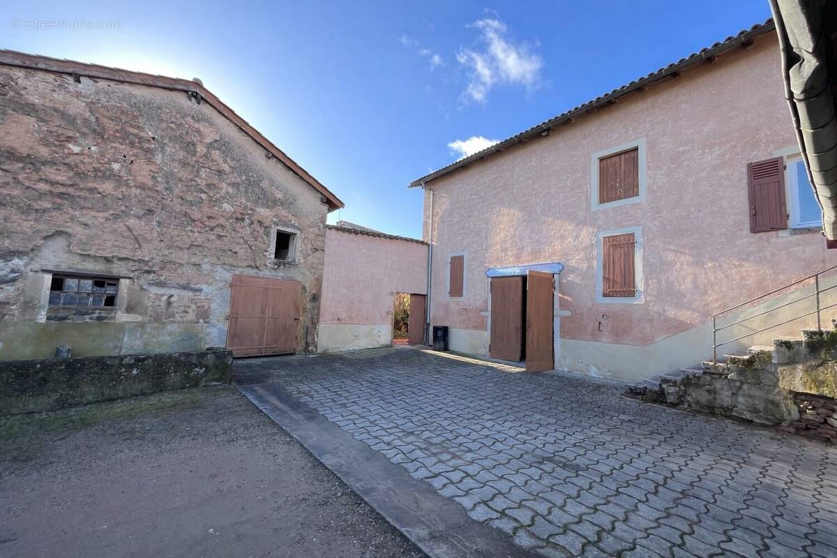 Maison à SAINT-ETIENNE-DES-OULLIERES