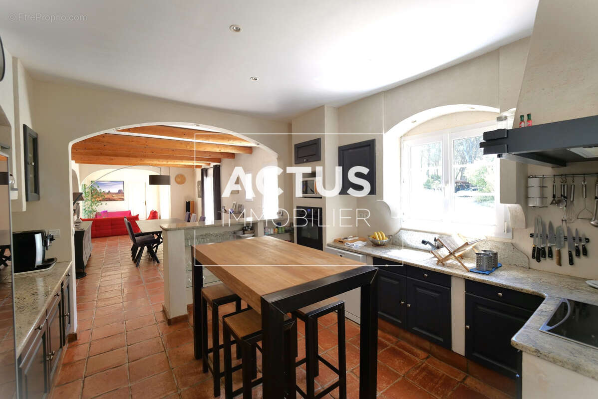 Maison 195 m² à Salon-De-Provence  - photo 6