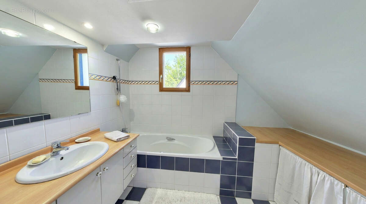 Fouesnant, jolie maison rénovée, 3 chambres, sur un terrain paysagé de 1500 m², à 1.4 km de la plage ! - photo 11