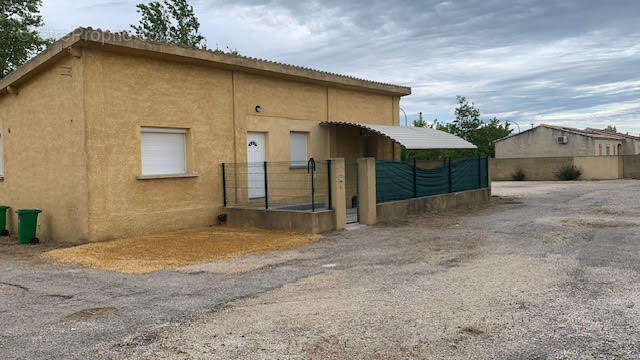 Commerce à ENTRAIGUES-SUR-LA-SORGUE