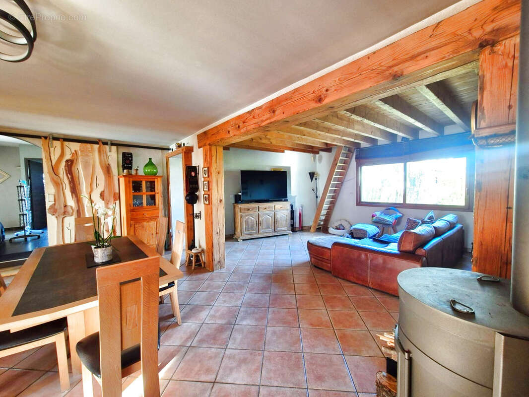 Maison à SCIENTRIER