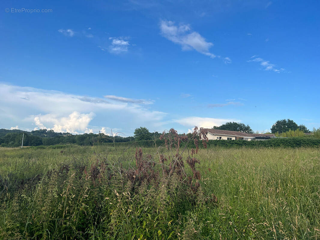 Terrain à COUDURES