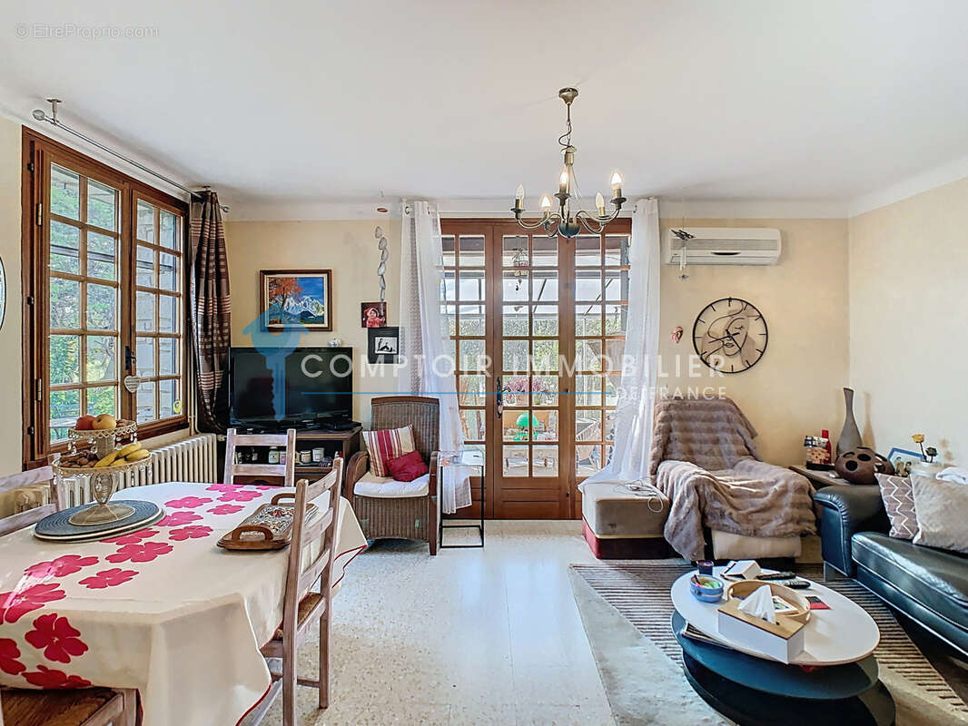 Maison à SAINT-SATURNIN-LES-APT