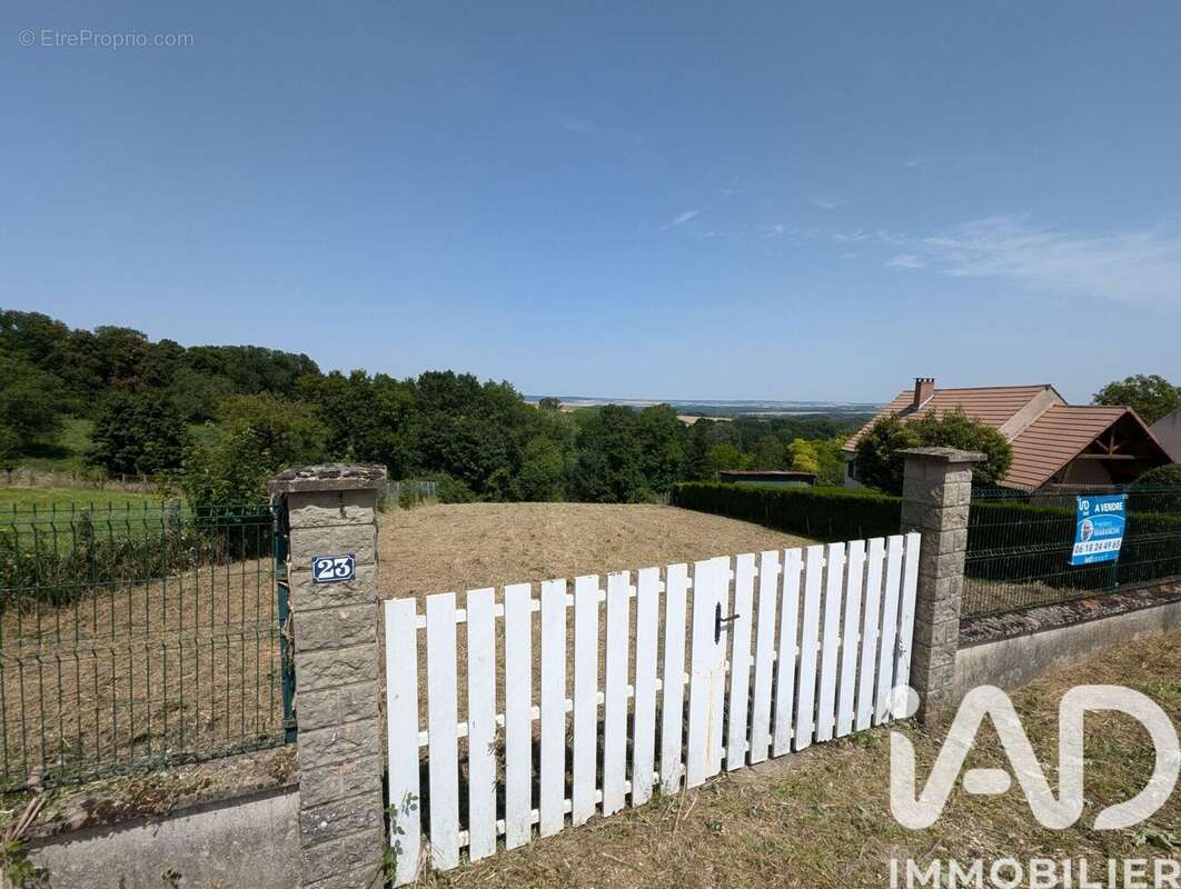 Photo 2 - Terrain à MONT-SAINT-SULPICE