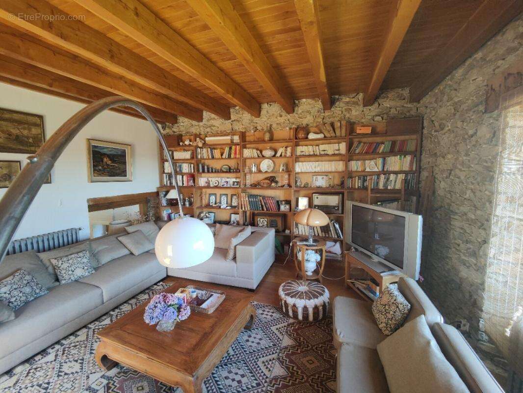 Maison à PRADINAS