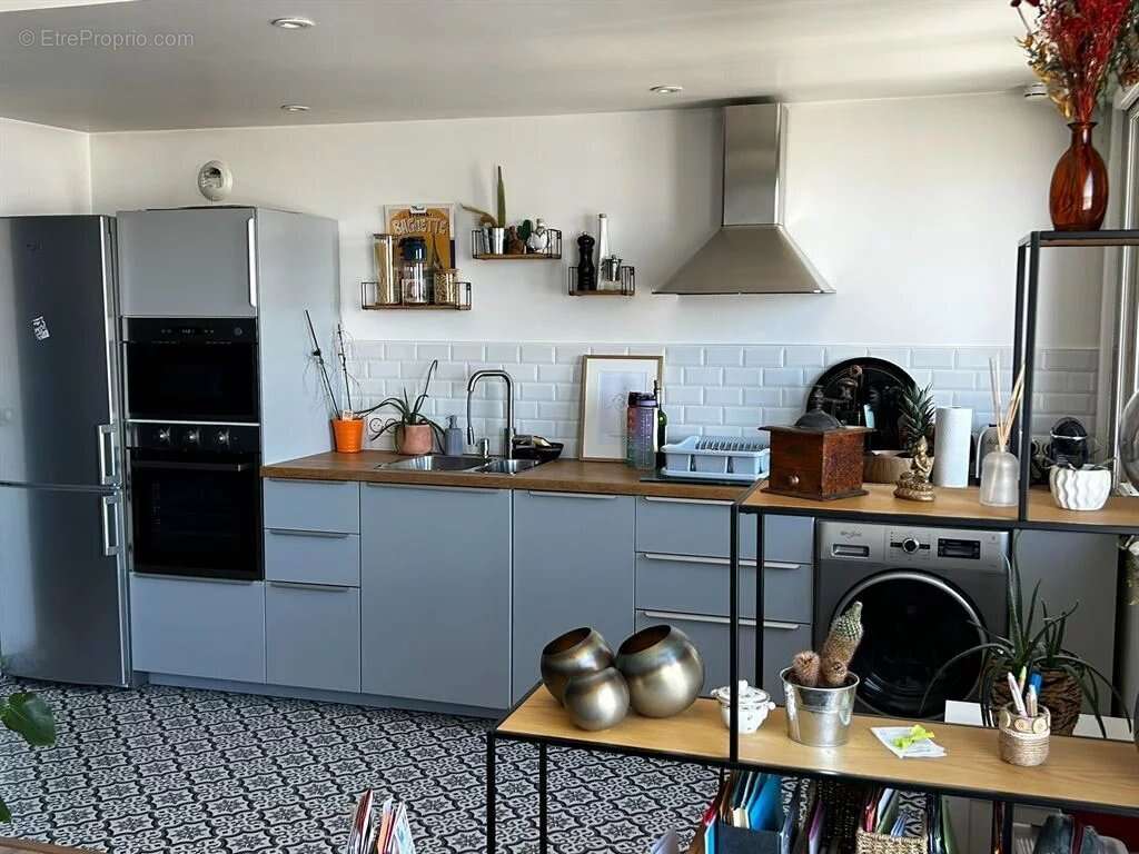 Appartement à COURBEVOIE