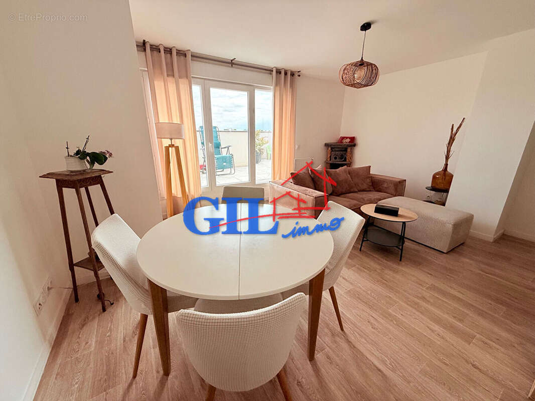 Appartement à VERT-SAINT-DENIS