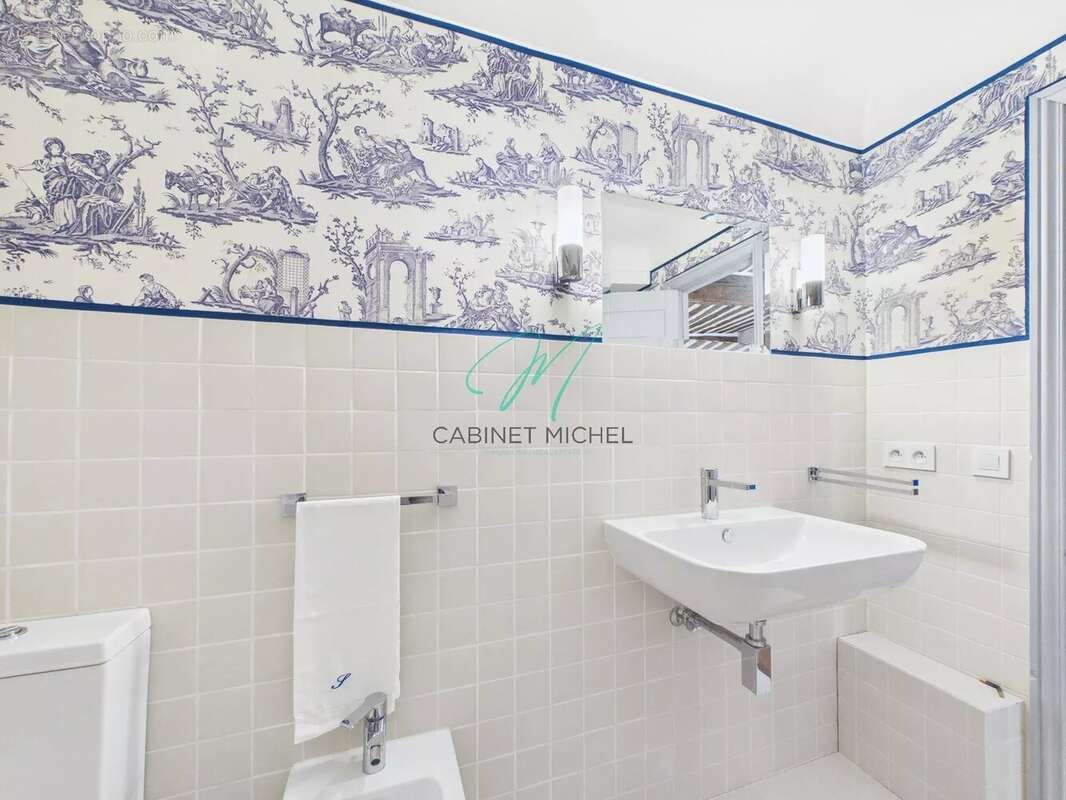 Appartement à CHATEAUNEUF-GRASSE