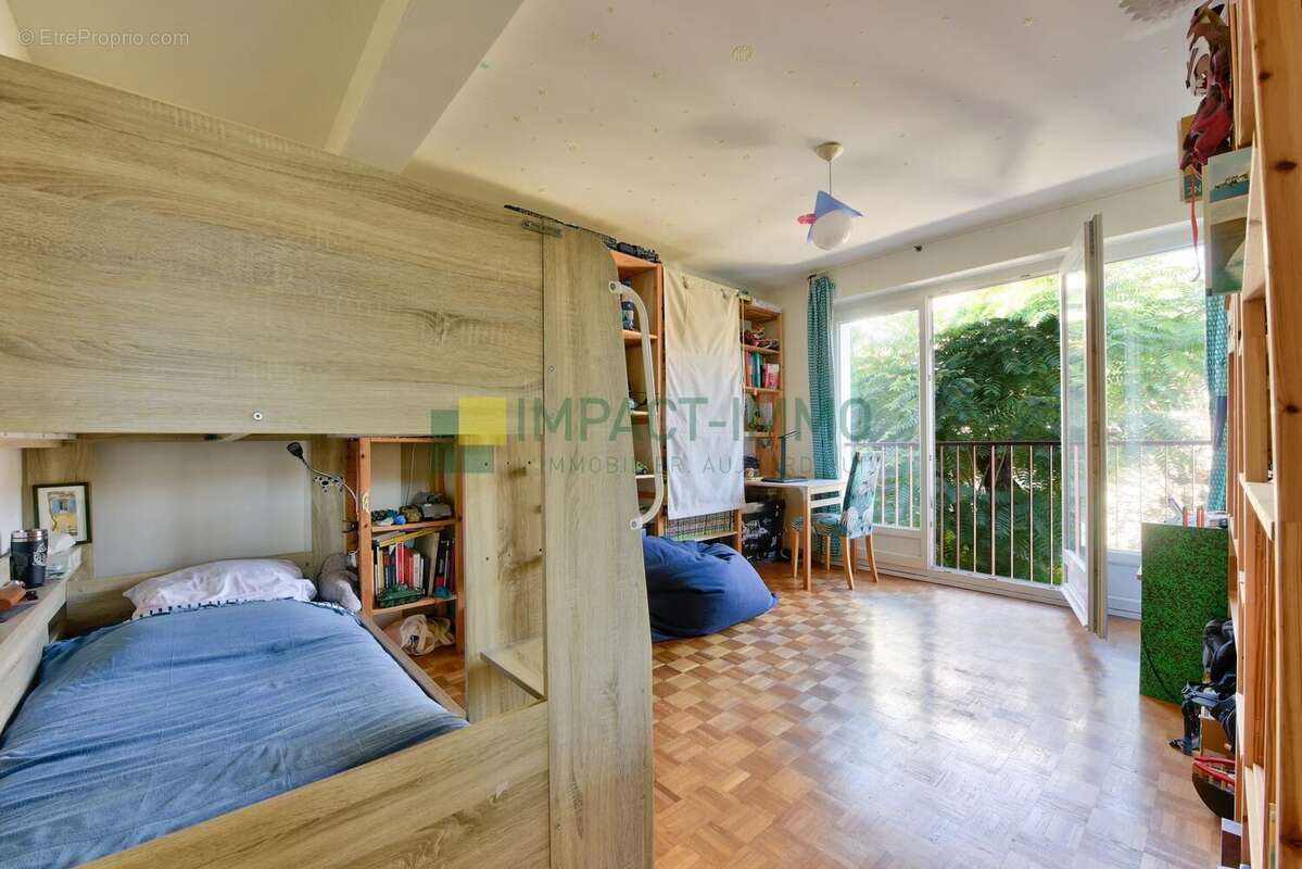 Appartement à COURBEVOIE