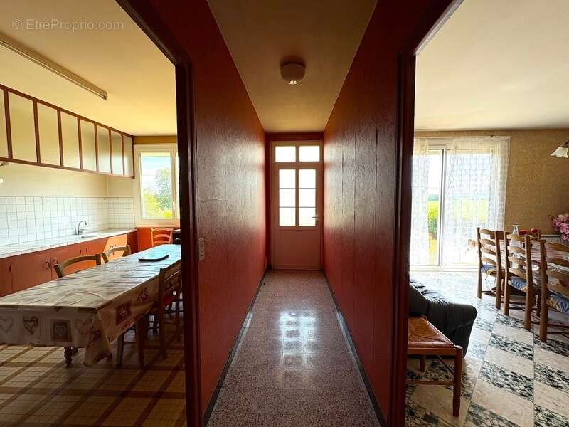 Maison 5 pièces 110m2 avec dépendance sur un hectare de terrain - photo 4