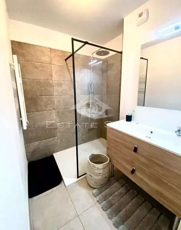 Appartement à ROQUEFORT-LES-PINS