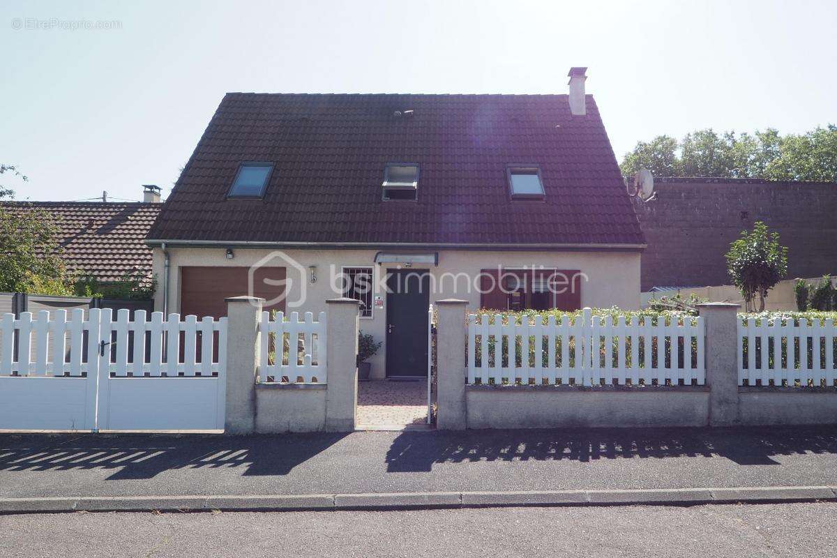 Maison à FLEURY-LES-AUBRAIS