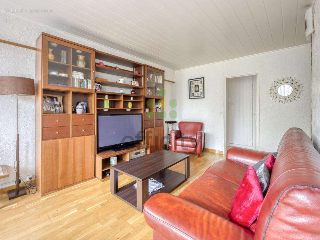 Appartement à COMBS-LA-VILLE