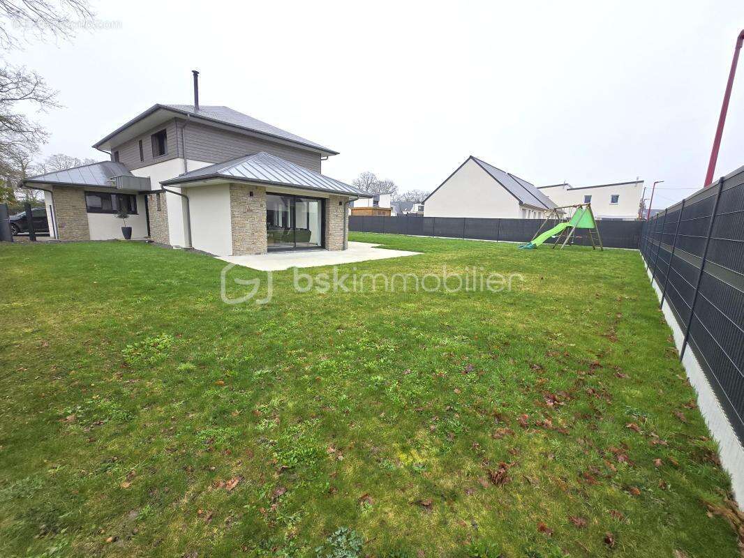 Maison contemporaine 2021 – Belles prestations, vie de plain-pied et cadre calme – 152 m² - photo 4