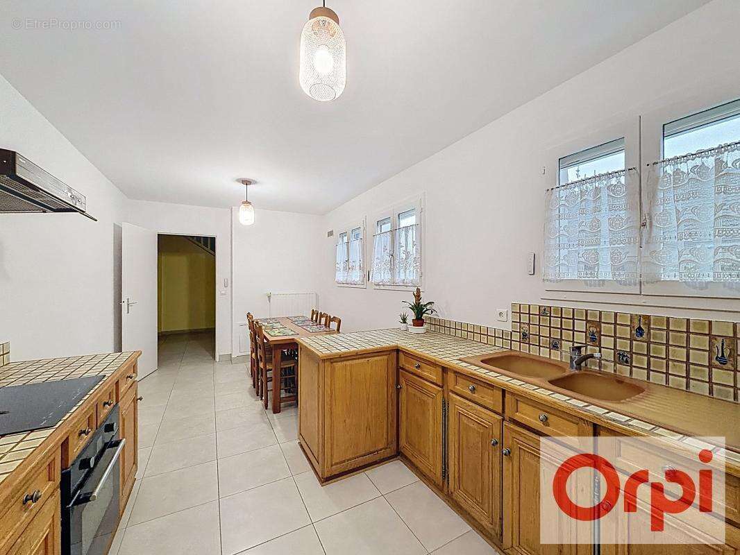 Maison à VOISINS-LE-BRETONNEUX