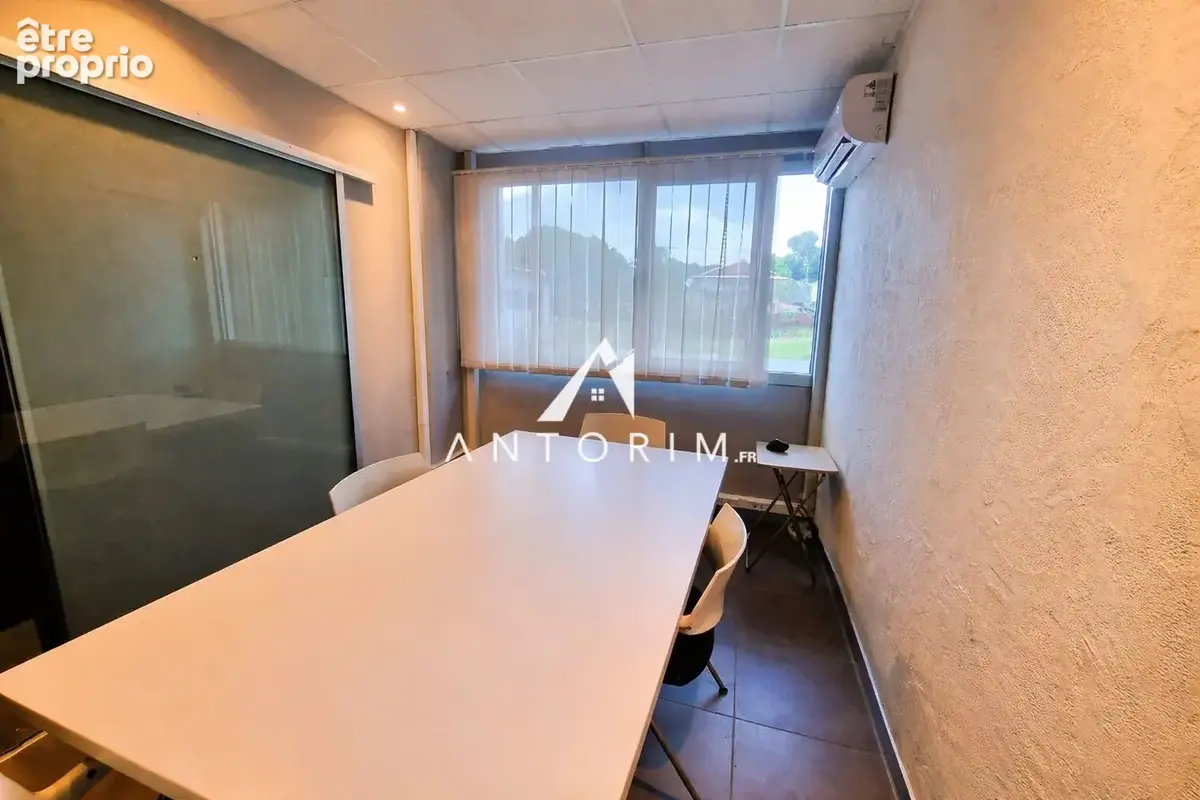 Beau local commercial - DIDIER - Centre d'Affaires PLAZA - photo 4