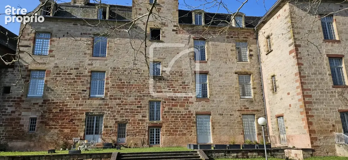 Cadre patrimonial préservé au sein du château de Cosnac, appartement de  63 m2 - photo 2