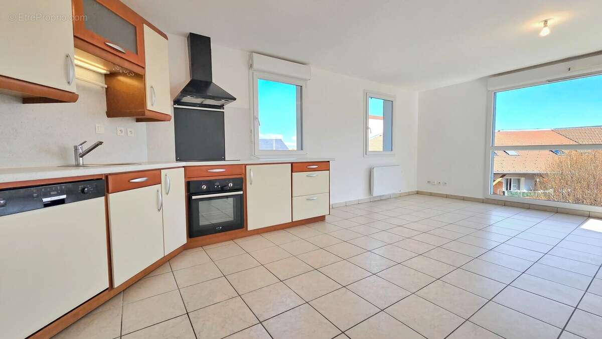 Beaumont Le Châble : Lumineux T3 avec garage et cave - photo 3