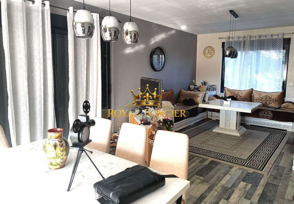 Pièce de vie de 32 m2  - Maison à CHATELLERAULT