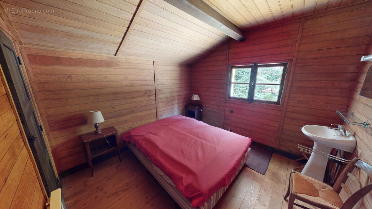 Chalet en bois sur sous sol et terrain attenant boisé - photo 16