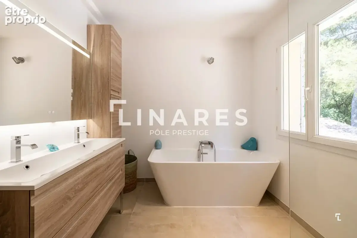 Villa LA NIEGA - Propriété familiale de 240m2 avec piscine et un appartement  T2 indépendant  - Ventabren - photo 12