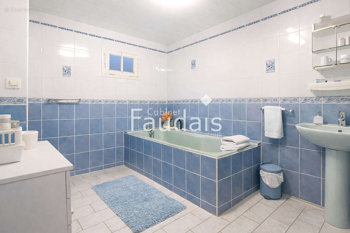 Maison à SAINT-DENIS-LE-VETU