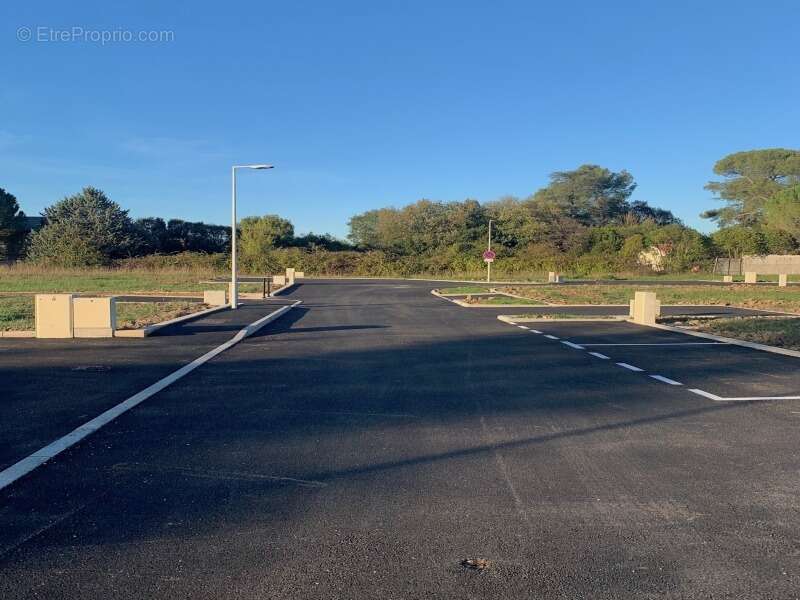 Terrain à SAINT-CHAPTES