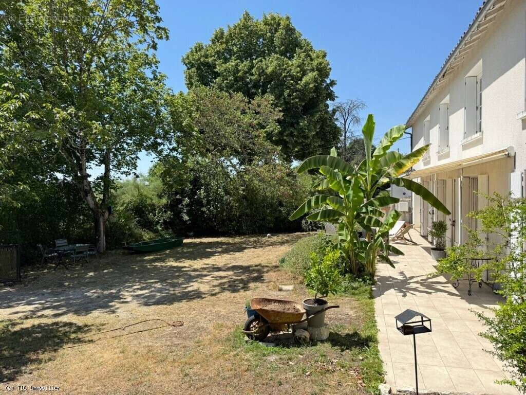 Maison à NANTEUIL-EN-VALLEE