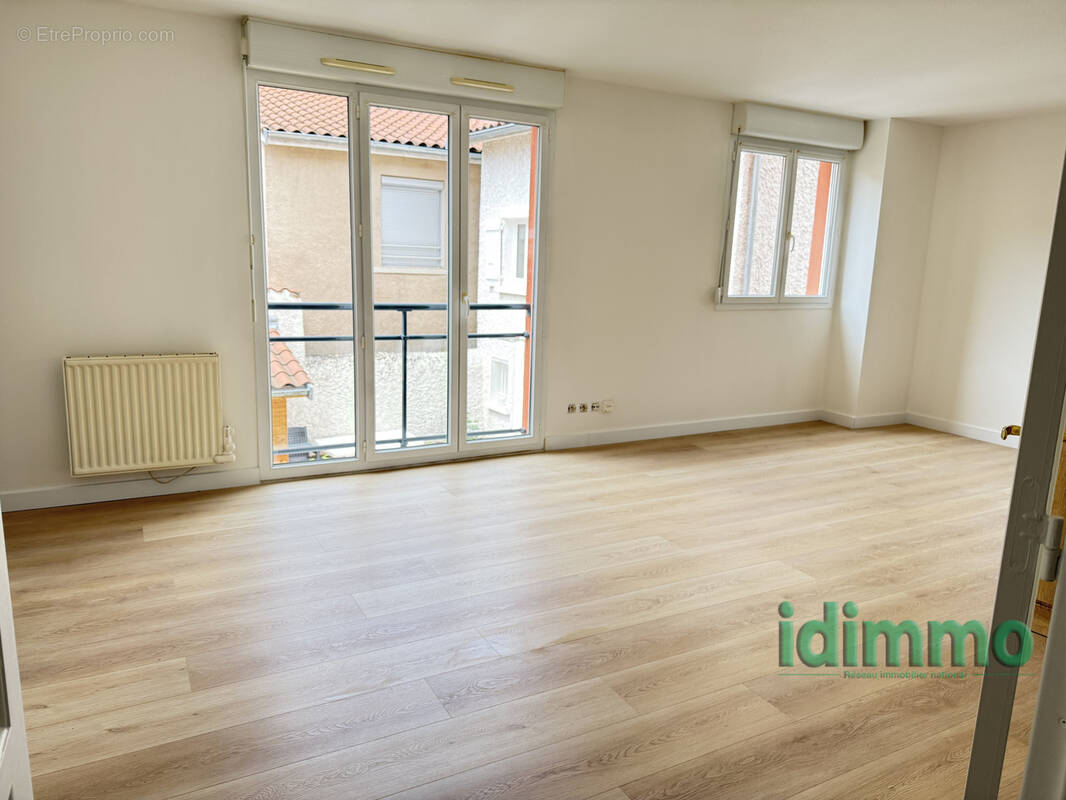 Appartement à GREZIEU-LA-VARENNE
