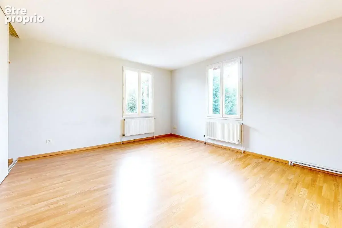 SAINT-SAVIN – Maison de caractère de 147 m² avec grand terrain et dépendance - photo 5