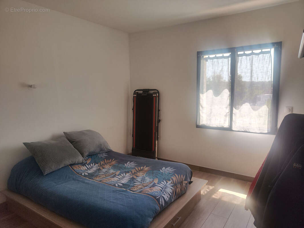 A découvrir à Plougonver - le confort du récent : 3 chambres, vie de plain-pied et un cadre de vie paisible - photo 6