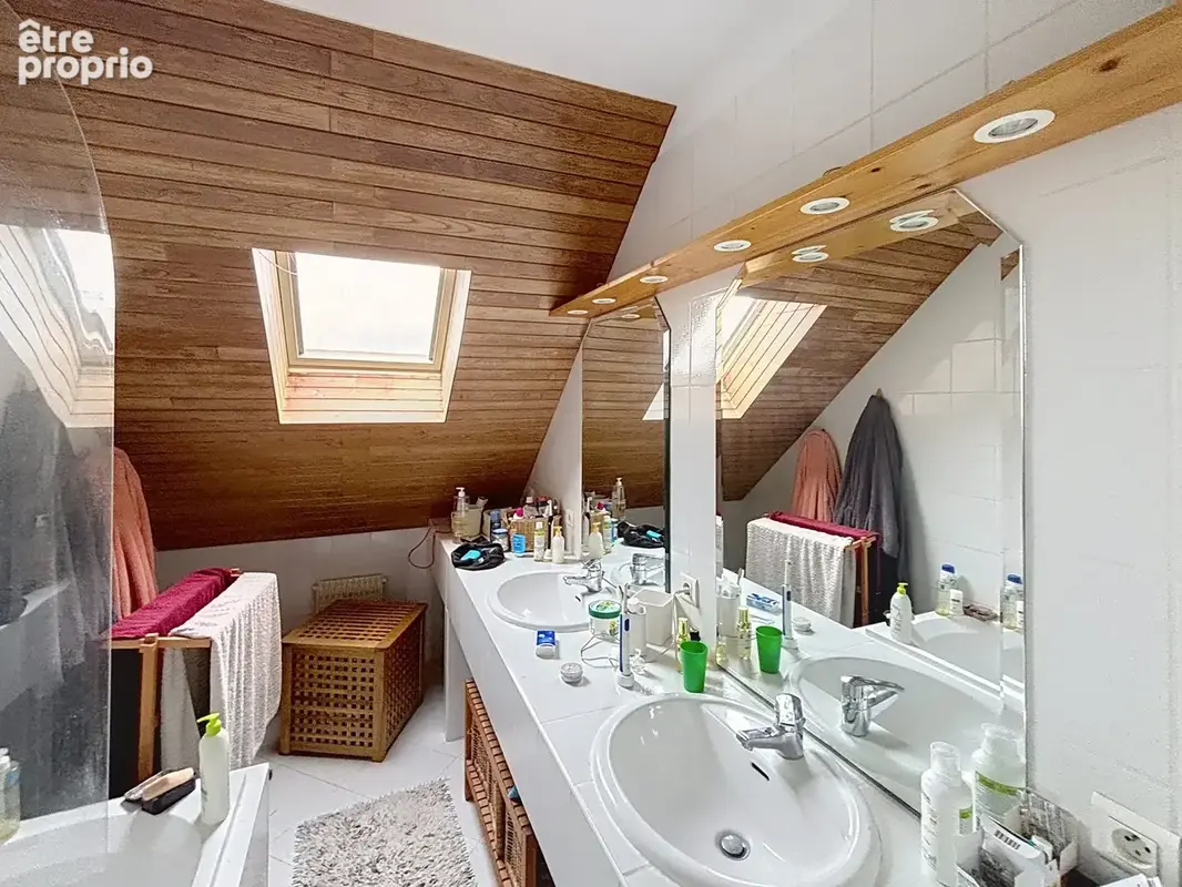 Salle de bain parentale.