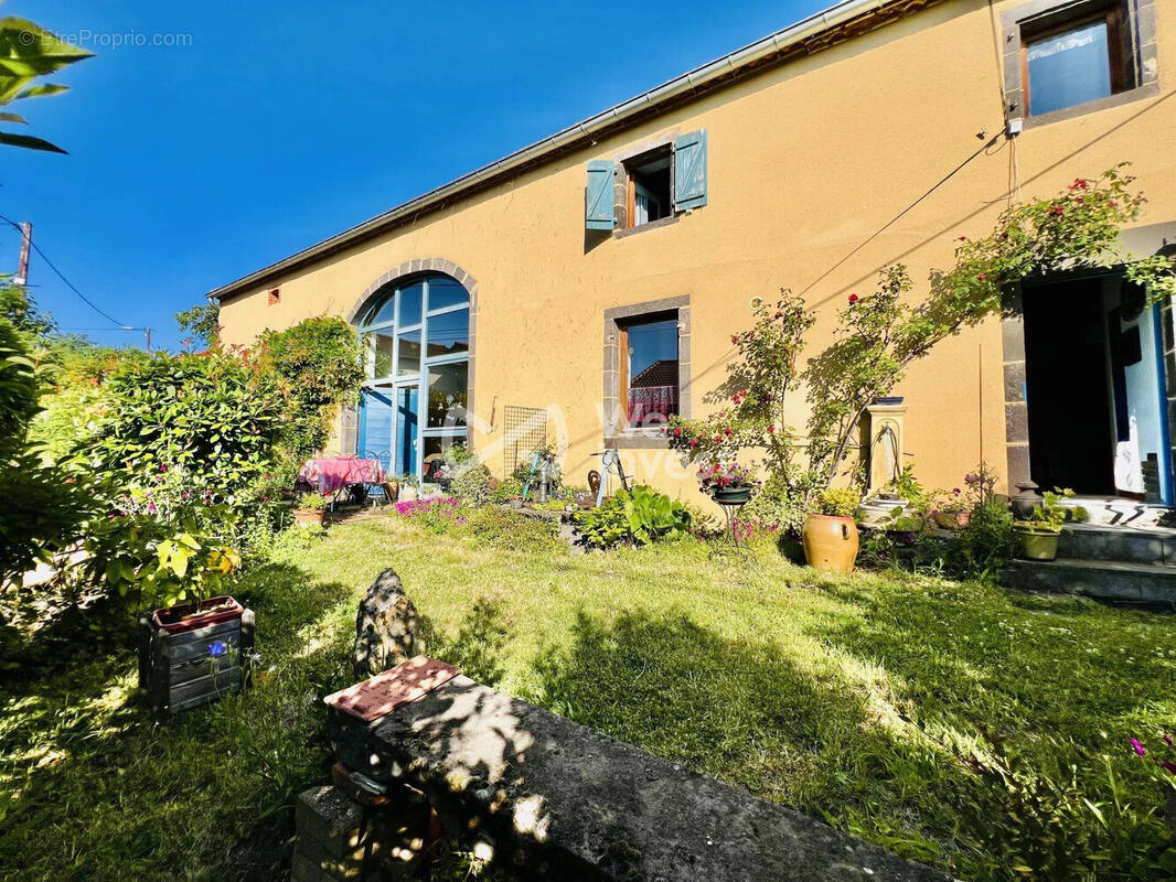 Maison à COMBRONDE