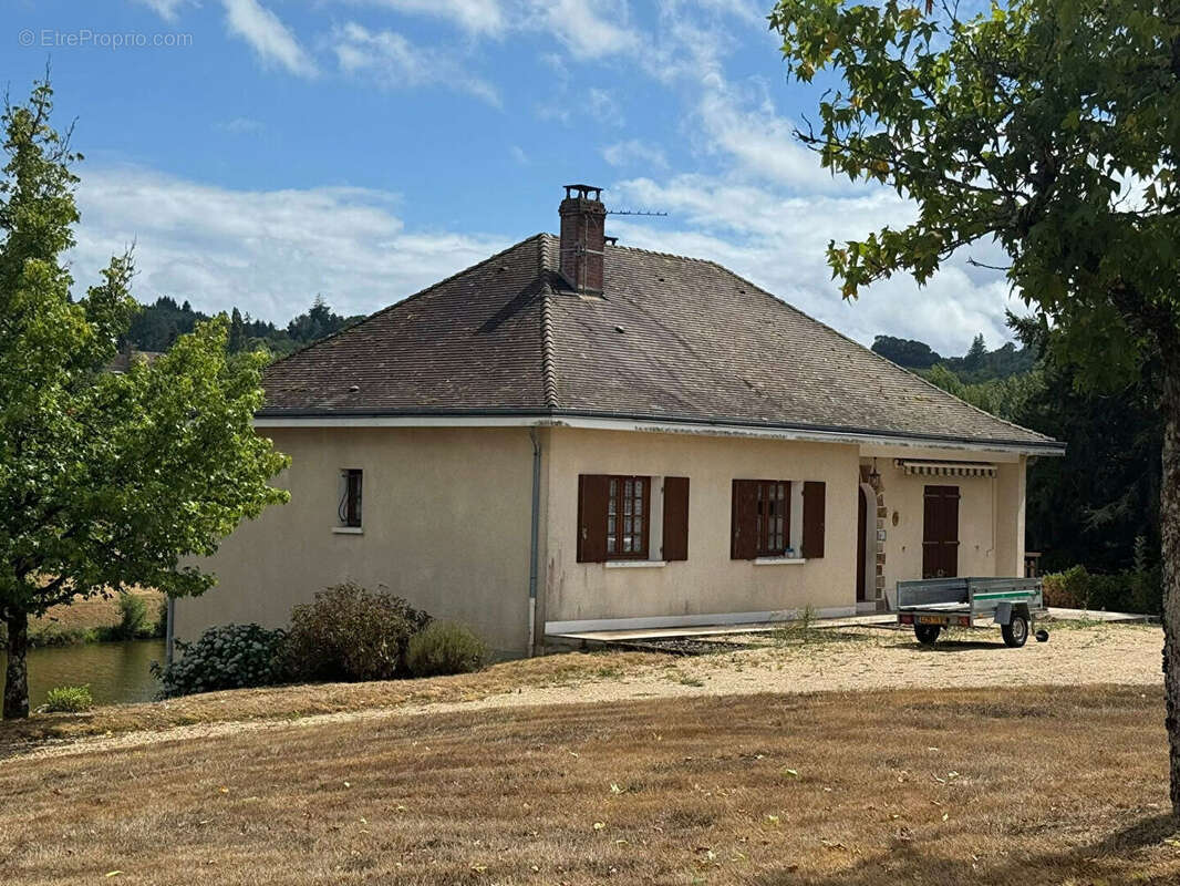 Maison à RILHAC-LASTOURS