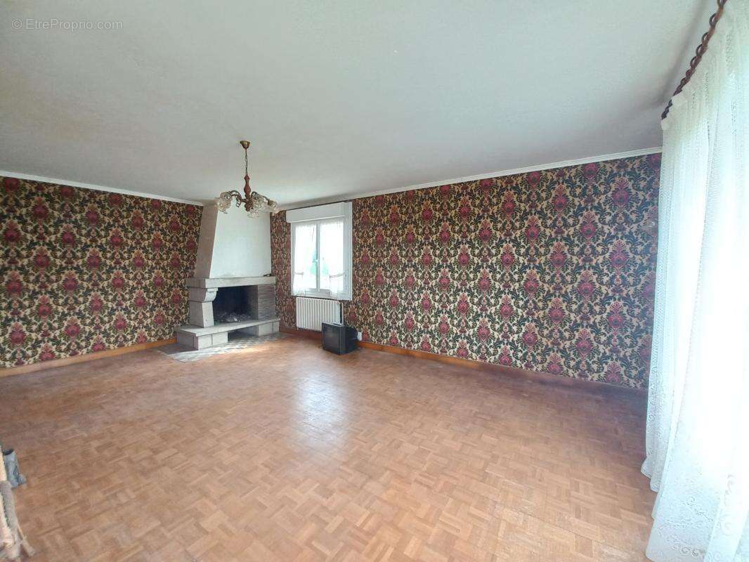 Maison à NEULLIAC