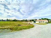 Terrain à VENDEUVRE-DU-POITOU