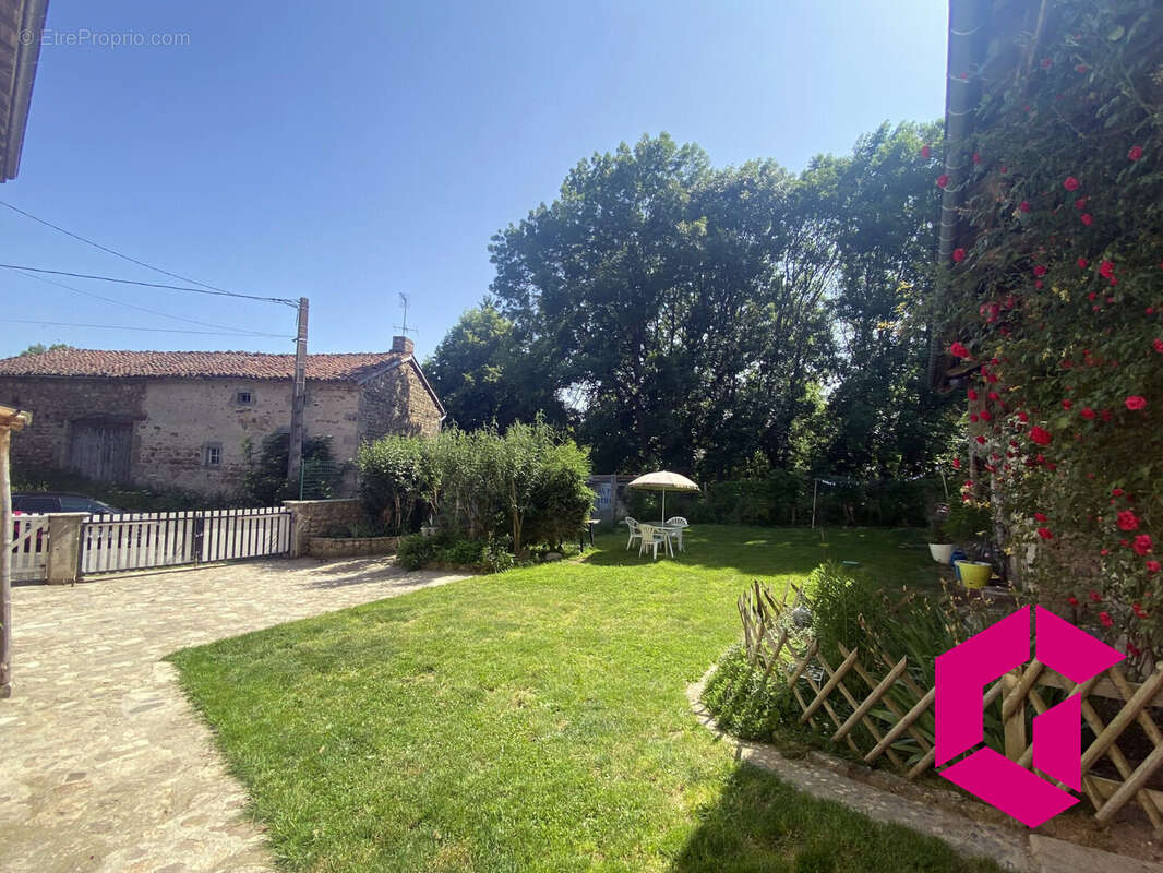 Maison à SAUVESSANGES