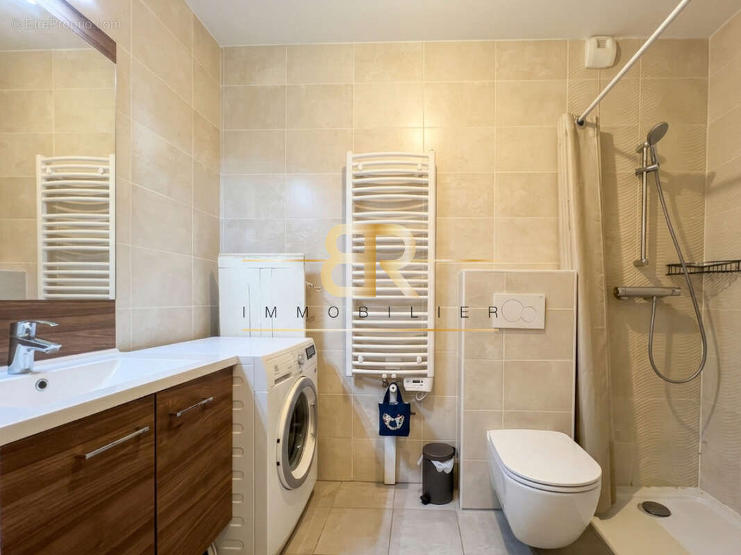 Appartement à CHARENTON-LE-PONT