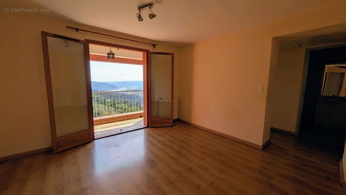 Maison à CASTAGNIERS