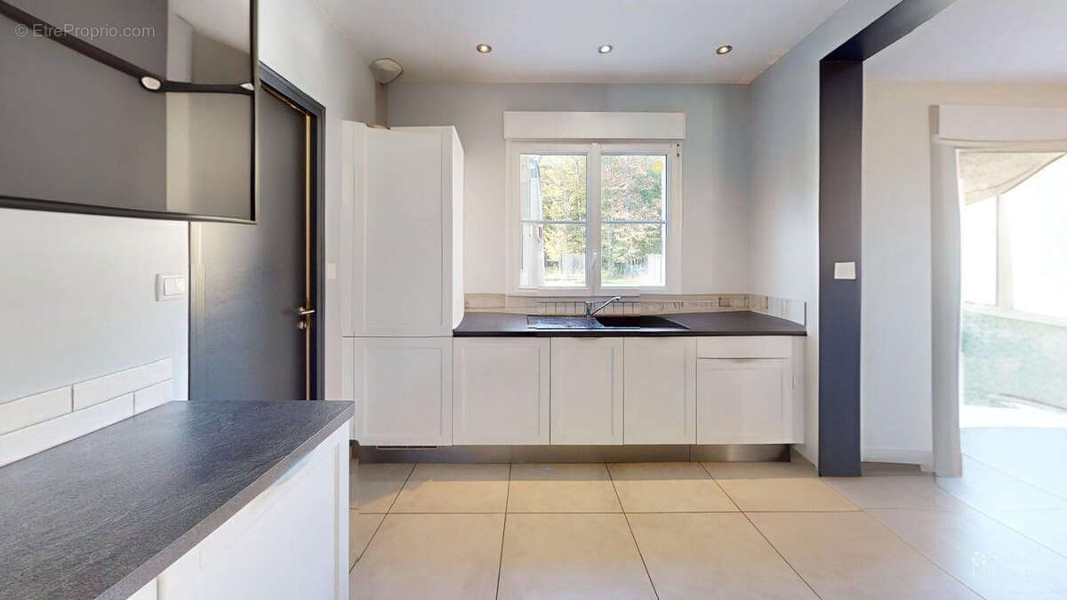 Maison à CANDE-SUR-BEUVRON