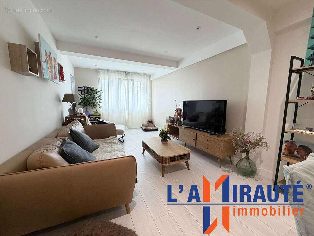 Appartement à SARTROUVILLE