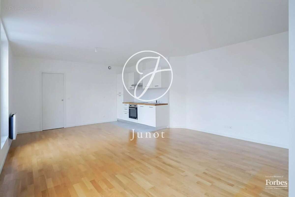 Appartement à PARIS-8E
