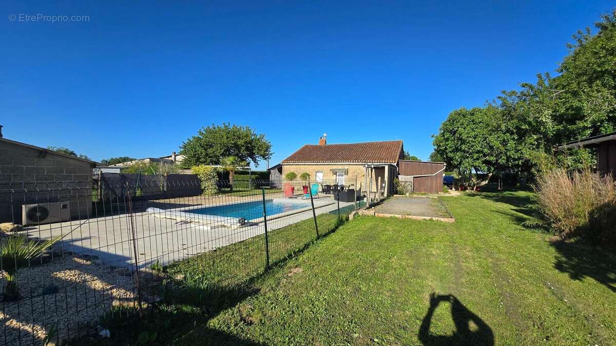 Maison 120 m² à Moussac  - photo 2