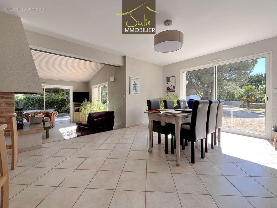 Propriété de plain-pied dans un joli parc clos de 3642m2 - photo 6