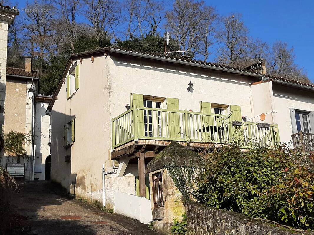 Maison à AUBETERRE-SUR-DRONNE