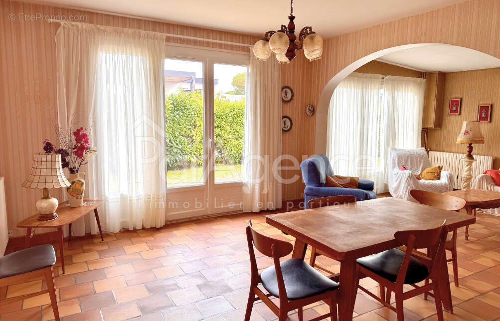 Maison à VAUX-SUR-MER