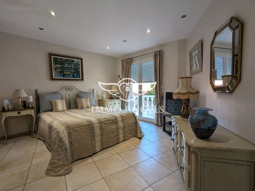 Chambre 3 - Maison à SAUVIAN