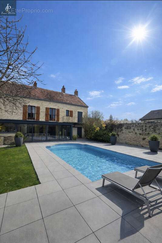 Maison à SAVIGNY-LE-SEC